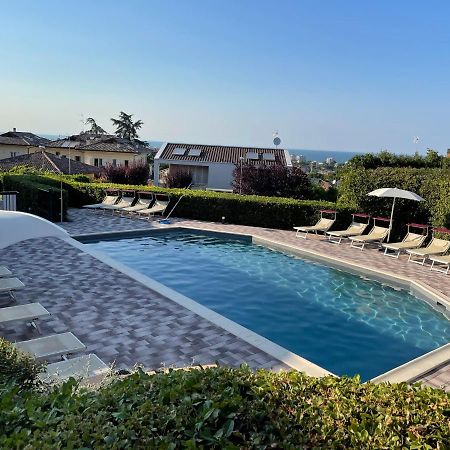 Residenze Al Colle Dei Pini Aparthotel Riccione Bagian luar foto