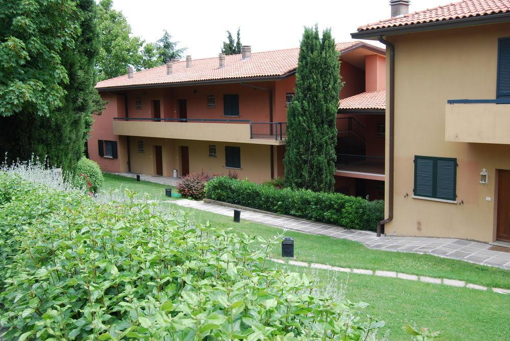 Residenze Al Colle Dei Pini Aparthotel Riccione Bagian luar foto