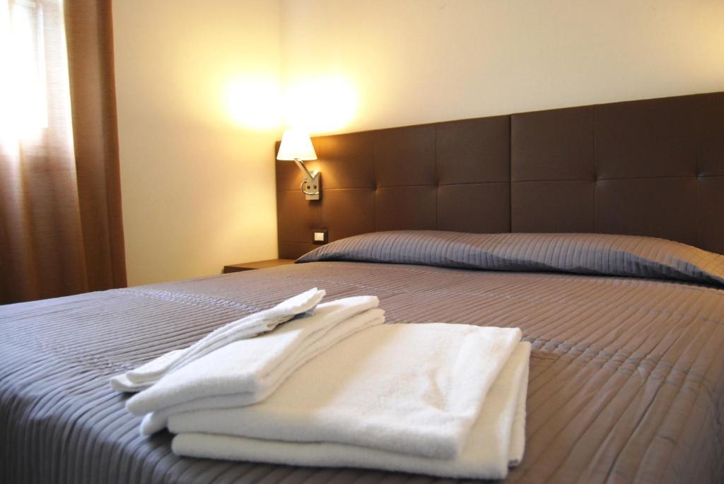 Residenze Al Colle Dei Pini Aparthotel Riccione Ruang foto
