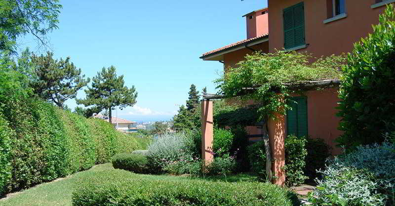 Residenze Al Colle Dei Pini Aparthotel Riccione Bagian luar foto