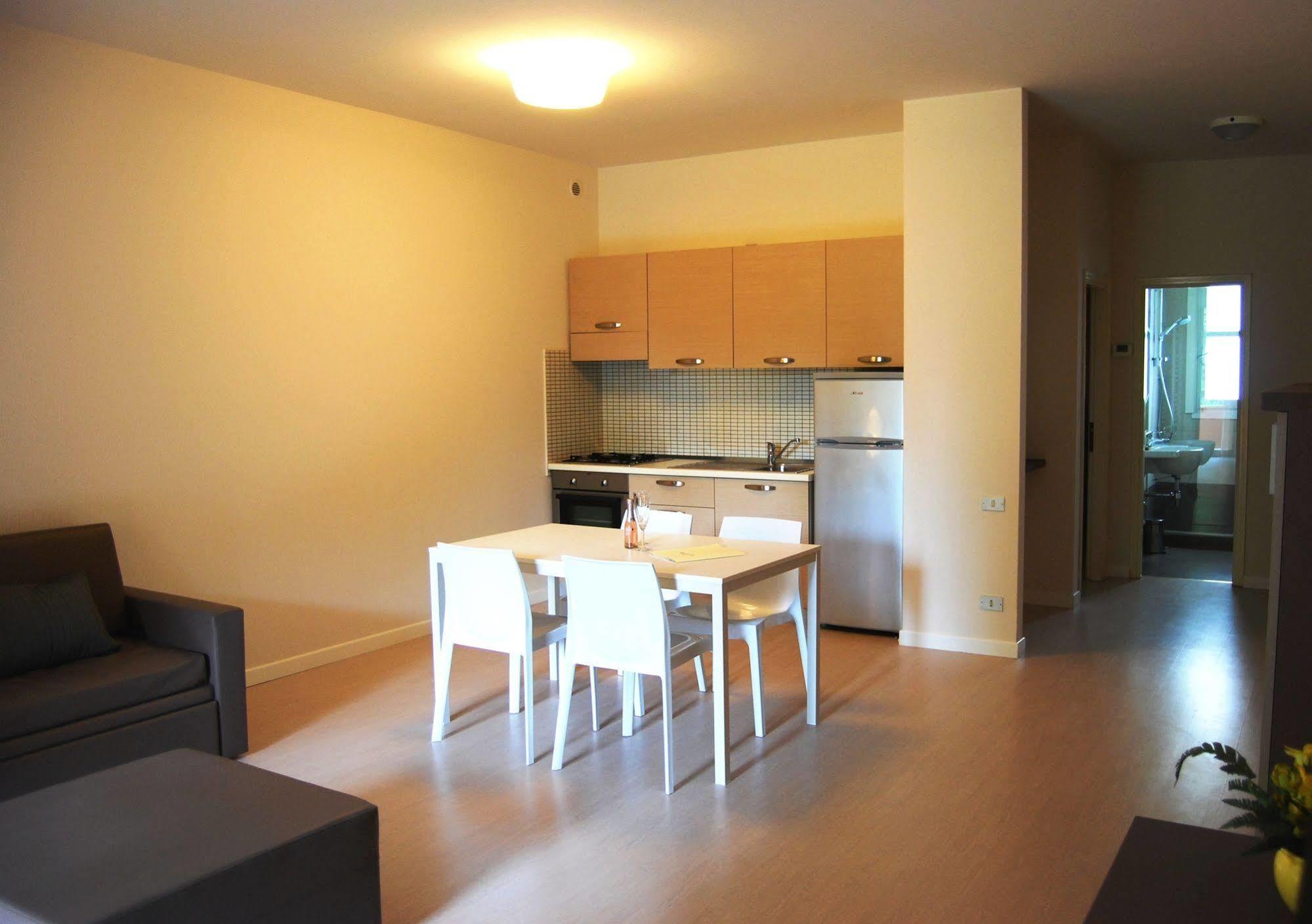 Residenze Al Colle Dei Pini Aparthotel Riccione Bagian luar foto