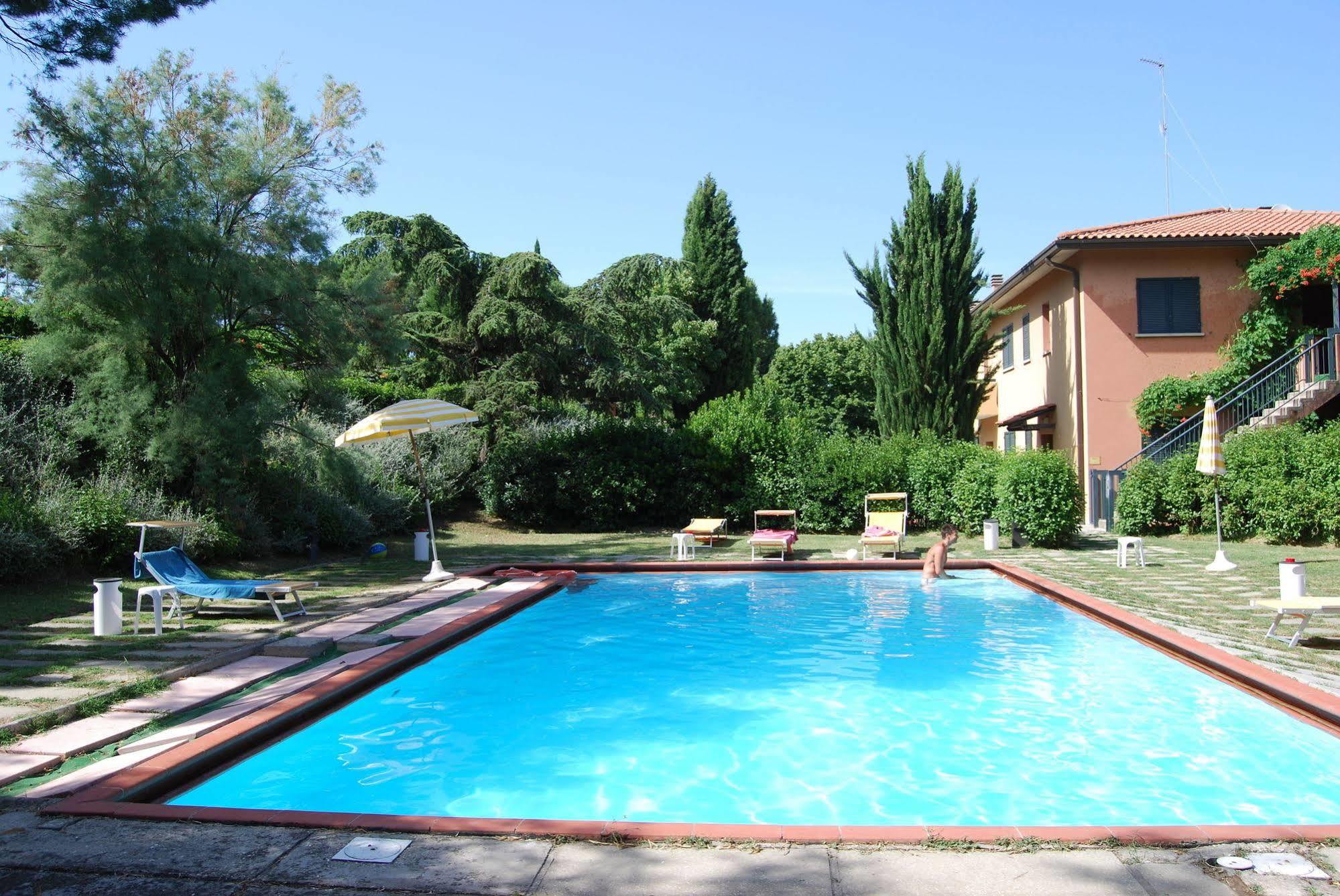 Residenze Al Colle Dei Pini Aparthotel Riccione Bagian luar foto