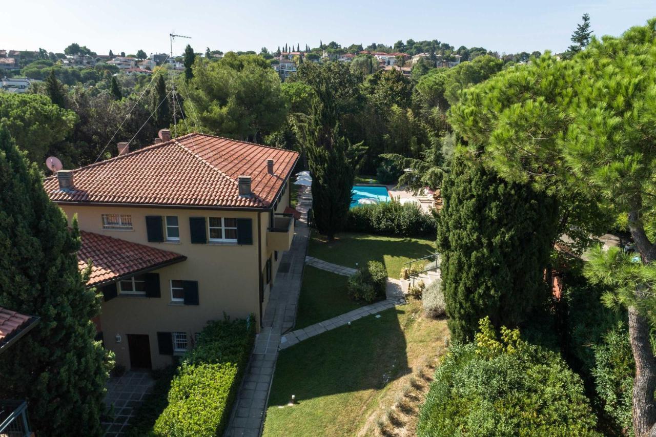 Residenze Al Colle Dei Pini Aparthotel Riccione Bagian luar foto